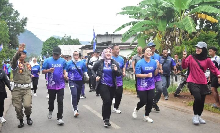 Bupati Hj Ratna Machmud Buka Perlombaan Lomba Lari 5K Bukit Botak